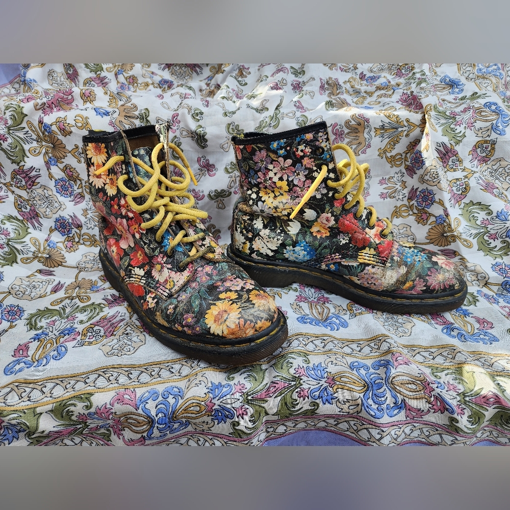 RARE Vintage Made In England Genuine Leather Floral boots